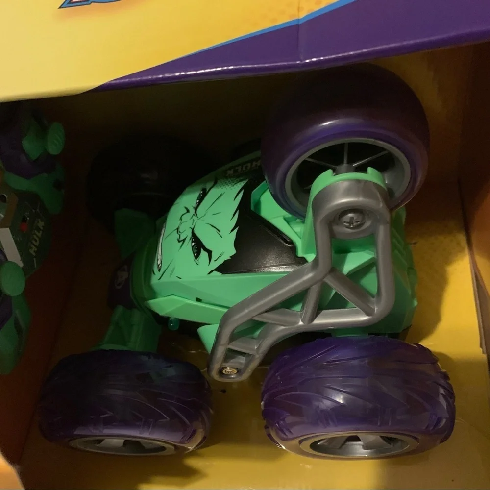 NIB. MARVEL Avenger Hulk RC Stunt Vehicle